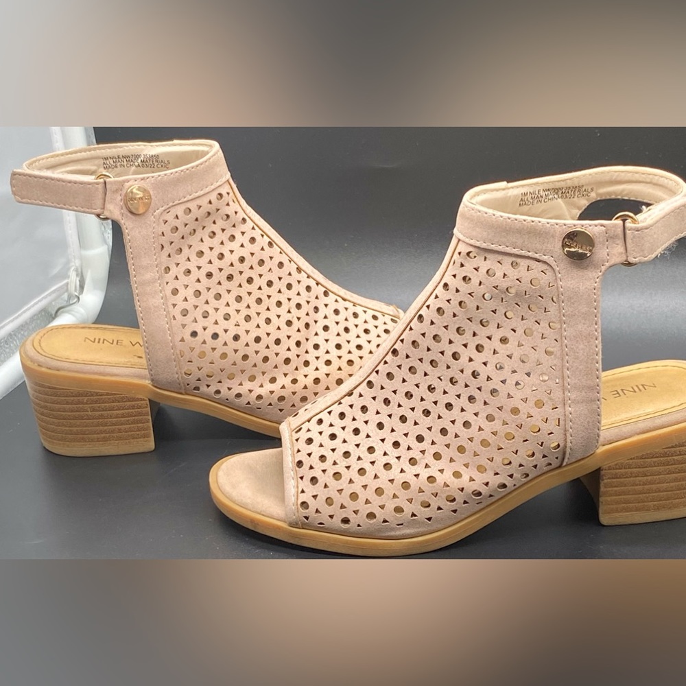 Nine West Kids Girls Nile Peep Toe Sandal in Light Brown/Gold Size 1